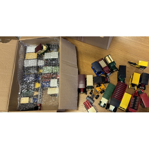 291 - Collection of boxed and unboxed model vehicles, generally excellent in very good to excellent boxes,... 