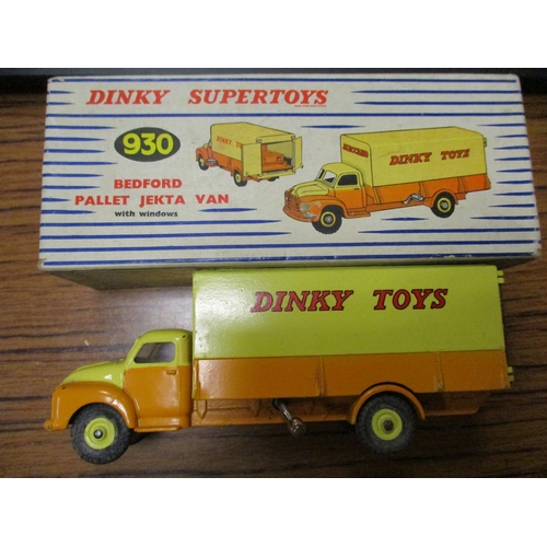 358 - Dinky. Bedford Pallet Jekta Van No 930 generally excellent in good plus box (See photo) (T)