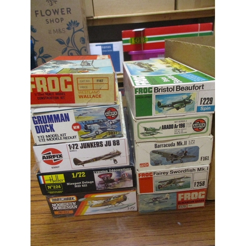 408 - Collection with aircraft, trucks etc with ranges from Airfix, ERTL, Frog, Hasegawa, Matchbox, Minic ... 