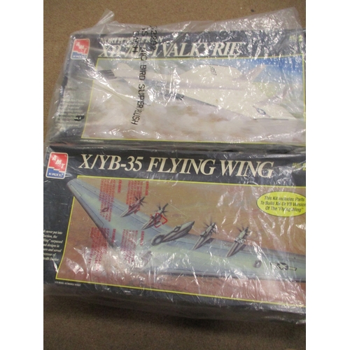 408 - Collection with aircraft, trucks etc with ranges from Airfix, ERTL, Frog, Hasegawa, Matchbox, Minic ... 