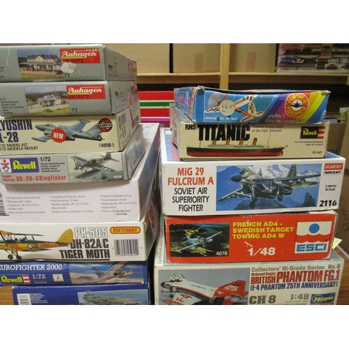 408 - Collection with aircraft, trucks etc with ranges from Airfix, ERTL, Frog, Hasegawa, Matchbox, Minic ... 