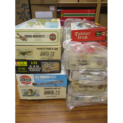 410 - Collection of mostly aircraft plus some construction vehicles and train kits including ranges from A... 