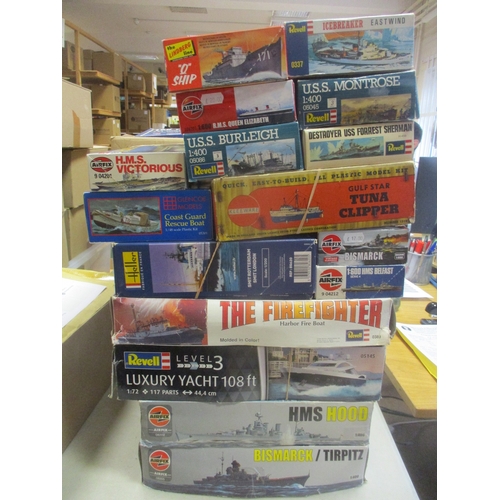 411 - Range of unassembled model kits, mostly warships, cruise ships or other boats, generally excellent t... 