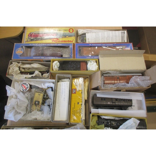 432 - Collection of O gauge locomotives, coaches and wagons, mixture of factory built and kit built assemb... 