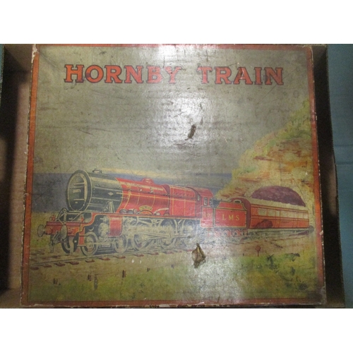 472 - Hornby. Pair of O gauge sets, generally very good plus to excellent in very good to excellent boxes,... 