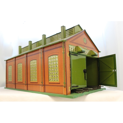 491 - Hornby. O gauge No.2 Engine Shed, very good plus in good plus box. (See photo) (B)