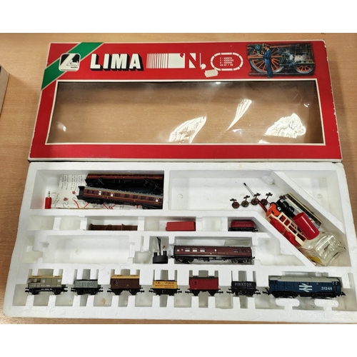 514 - Collection of locomotive, coaches, wagons, track and accessories generally excellent in mostly very ... 