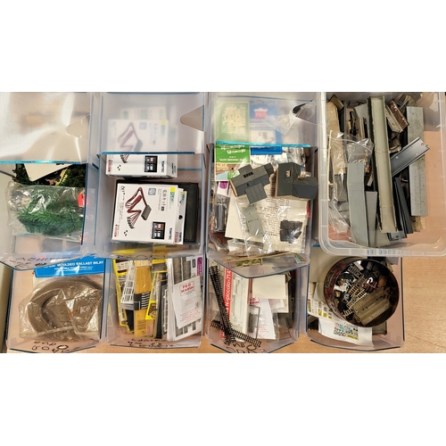 516 - Collection mostly unboxed of vehicles, buildings, scenery, battery powered lighting kits, digital mu... 