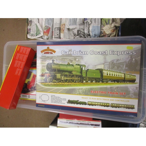 523 - Large accumulation of various OO gauge locomotives, coaches, wagons, sets, track, etc, majority unbo... 