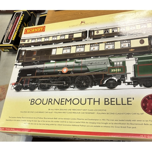 528 - OO gauge collection of sets, locomotives and coaches, generally excellent in excellent boxes, includ... 