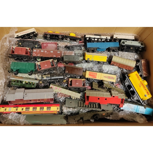 532 - Collection generally good to very good of unboxed locomotives, tenders, coaches, wagons with Bachman... 