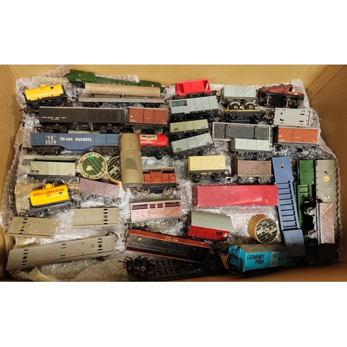 532 - Collection generally good to very good of unboxed locomotives, tenders, coaches, wagons with Bachman... 