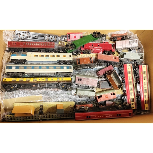 532 - Collection generally good to very good of unboxed locomotives, tenders, coaches, wagons with Bachman... 