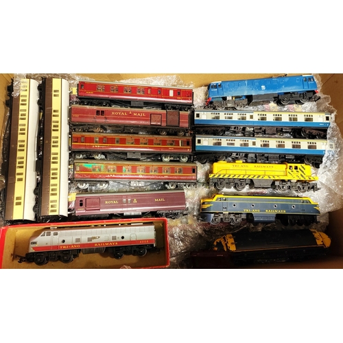 532 - Collection generally good to very good of unboxed locomotives, tenders, coaches, wagons with Bachman... 