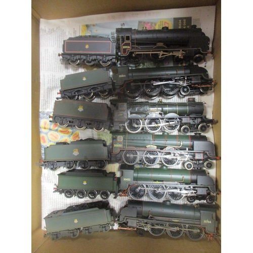 536 - Accumulation of unboxed OO gauge tank locomotives, steam locomotives with tenders and diesel locomot... 