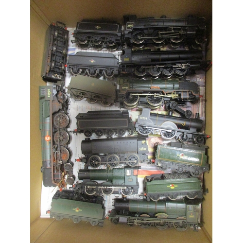 536 - Accumulation of unboxed OO gauge tank locomotives, steam locomotives with tenders and diesel locomot... 