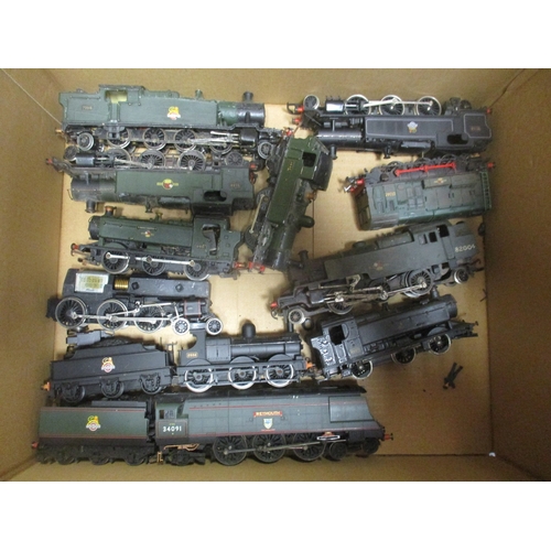 536 - Accumulation of unboxed OO gauge tank locomotives, steam locomotives with tenders and diesel locomot... 