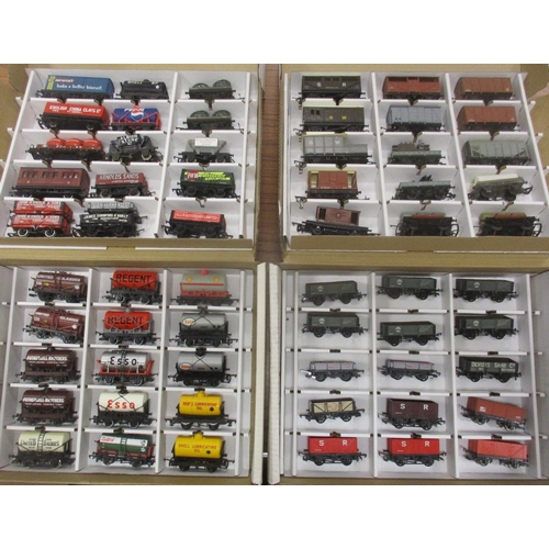 539 - Collection of unboxed OO gauge wagons in 'Bachmann Collector's Club' boxes, generally excellent, inc... 