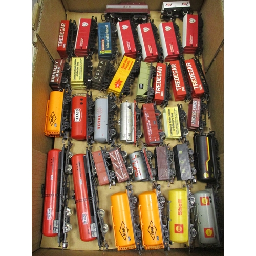 542 - Collection of OO gauge including unboxed locomotives (24), coaches (12), wagons (120) plus empty box... 