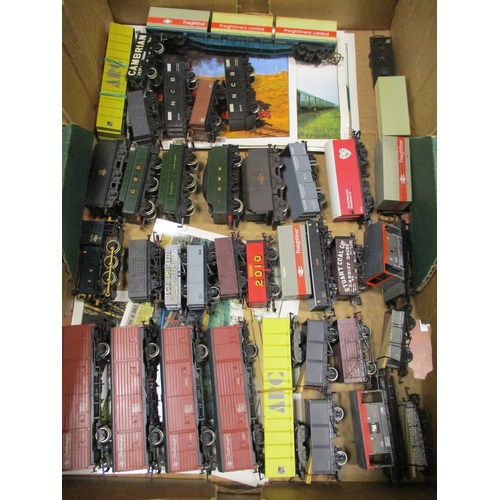 542 - Collection of OO gauge including unboxed locomotives (24), coaches (12), wagons (120) plus empty box... 