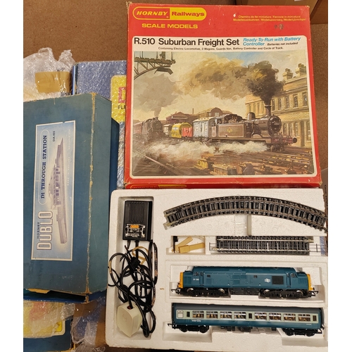 550 - Collection of locomotives, coaches, wagons, sets generally very good in mostly fair to good boxes wi... 