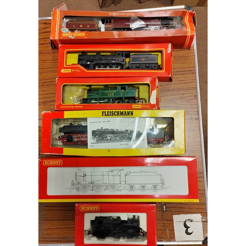 552 - Collection of locomotives, tenders, coaches, wagons and sets generally very good to near mint in mos... 