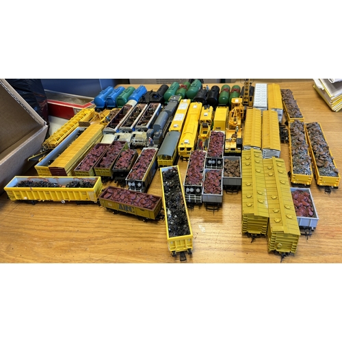 557 - OO gauge collection of unboxed rolling stock, generally excellent, including, Liliput (4), Rivarossi... 