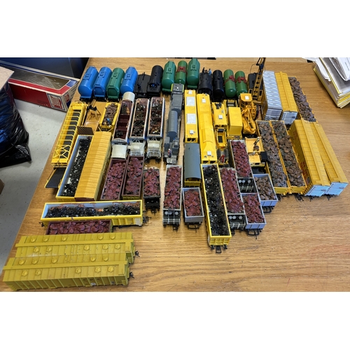 557 - OO gauge collection of unboxed rolling stock, generally excellent, including, Liliput (4), Rivarossi... 