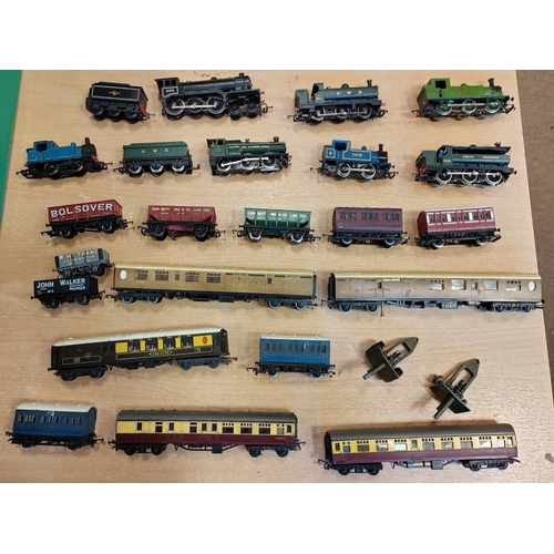 560 - Collection generally very good to excellent with range of locomotives, wagons in fair to good boxes ... 