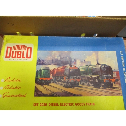 563 - Collection of OO gauge including sets with Hornby Dublo 0-6-0 tank No 2006 (2) one with no locomotiv... 