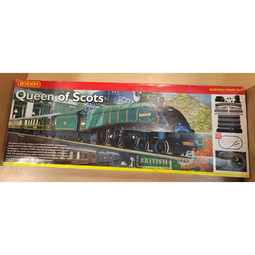 575 - Collection generally very good to excellent with Hornby Queen of Scots electric train set in good bo... 