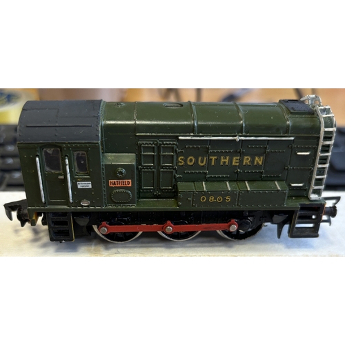 583 - OO gauge collection, generally excellent in very good boxes, including Wrenn W2243 0-6-0 Diesel, Roc... 