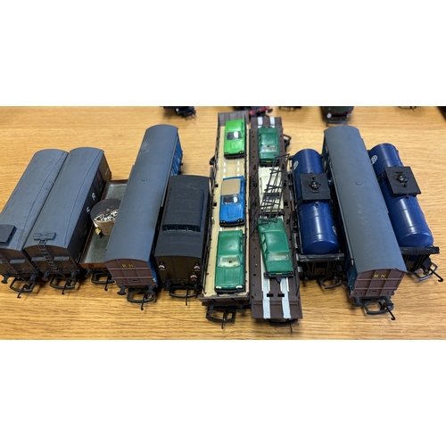 585 - OO gauge collection of unboxed and boxed, locomotives, coaches and wagons, generally excellent with ... 