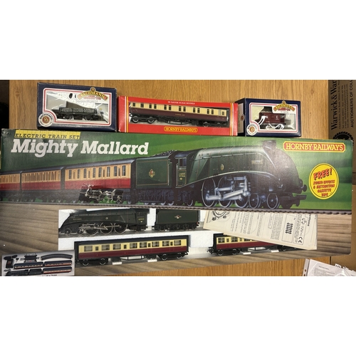 646 - OO gauge collection of locomotives and coaches, including Hornby Railway Mighty Mallard train set wi... 