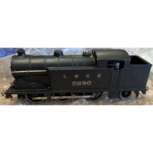 684 - Hornby Dublo. OO gauge collection of locomotives, generally excellent in very good boxes, including ... 