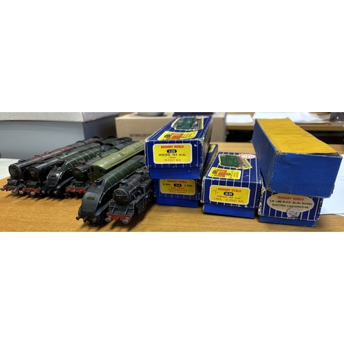 685 - Hornby Dublo. Collection of unboxed and boxed locomotives, generally very good in good boxed where a... 