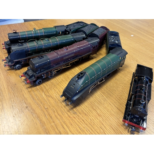 687 - Hornby Dublo. Collection of unboxed locomotives, wagons and accessories, generally excellent, includ... 