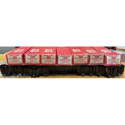 688 - Hornby Dublo. Collection of locomotive sets, coaches and accessories, including train set with 69567... 