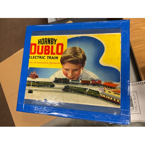 688 - Hornby Dublo. Collection of locomotive sets, coaches and accessories, including train set with 69567... 