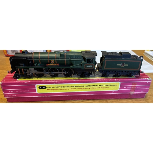 693 - Hornby Dublo. OO gauge range of locomotives, generally excellent in excellent boxes, including 2221 ... 