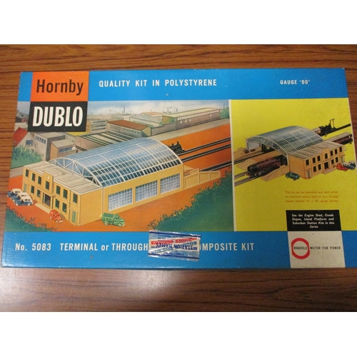 704 - Hornby Dublo. Terminal or through station composite kit No 5083, appears complete generally excellen... 