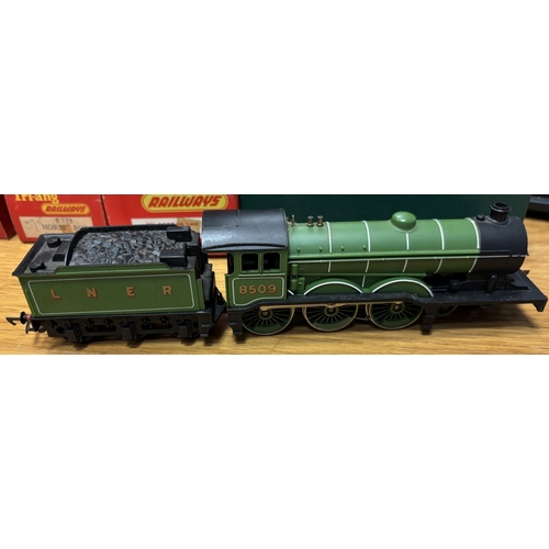 738 - Hornby. Tri-ang OO gauge collection of locmotives, coaches, wagons and railway accessories, generall... 