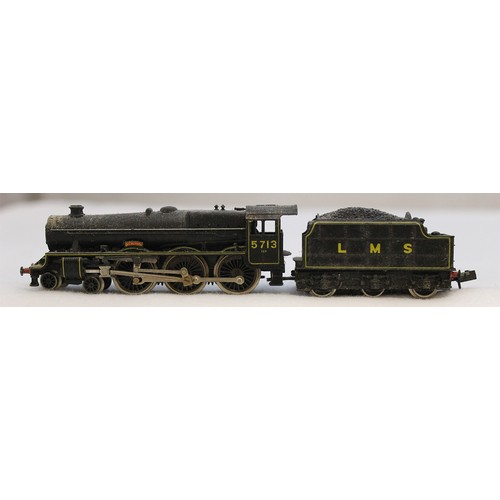 521 - Graham Farish. Range of unboxed N gauge locomotives, coaches and wagons, generally very good, includ... 