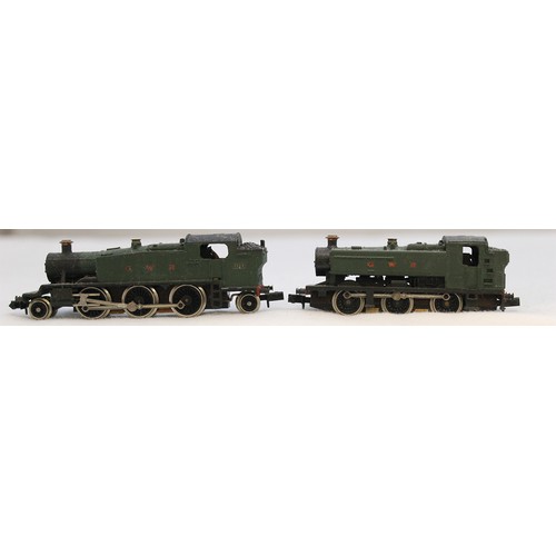 521 - Graham Farish. Range of unboxed N gauge locomotives, coaches and wagons, generally very good, includ... 