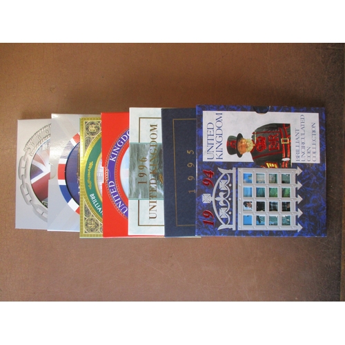 478 - Collection with Royal Mint uncirculated year packs 1983, 85-87, 1990-91, 92 (2), 1994-97, 99, 2005, ... 