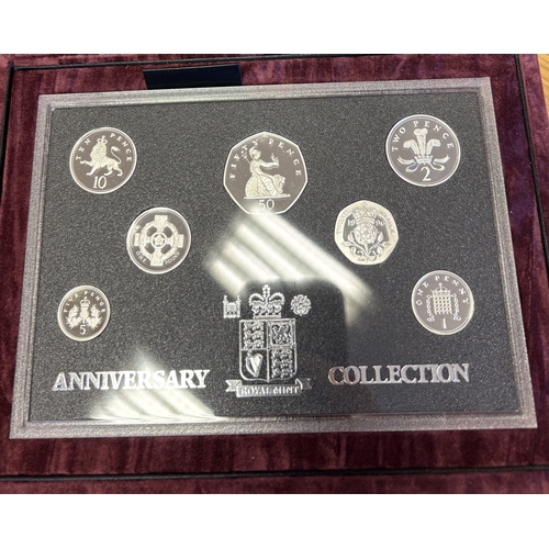 565 - Collection of commemorative coinage, mostly in cases with some loose including, Great Britain 1977 s... 