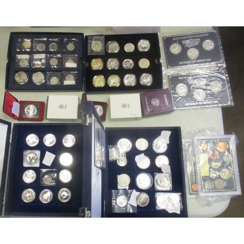 567 - Collection of world coins, mixture of proof FDC, uncirculated and generally fine to very fine from c... 