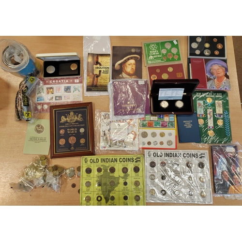 569 - Collection with crown sized silver proofs FDC (12), 2007 Princess Diana commemorative 5 coin set, H.... 