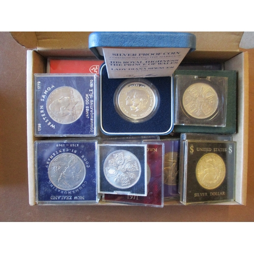 571 - World 19th and 20th century collection with GB crowns 1820, 1889, 1890, 1891 fair, 1981 boxed silver... 