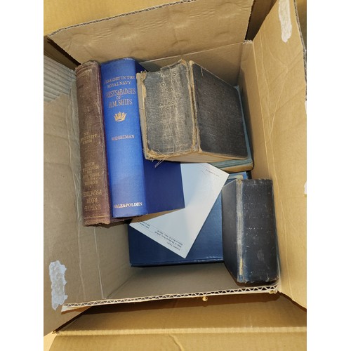 98 - Accumulation militaria books detailing British medals and battles, Military History, Naval history, ... 